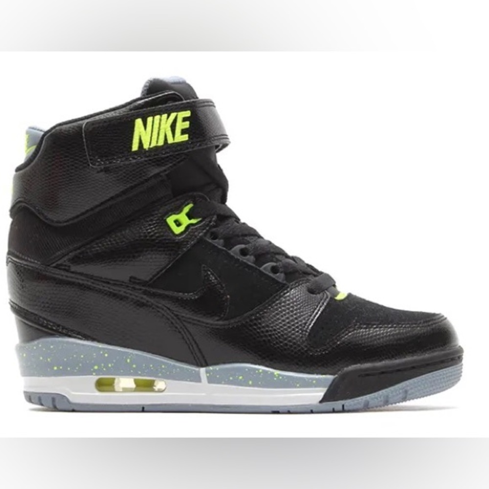 Nike Women’s Sneakers - Picture 3 of 8